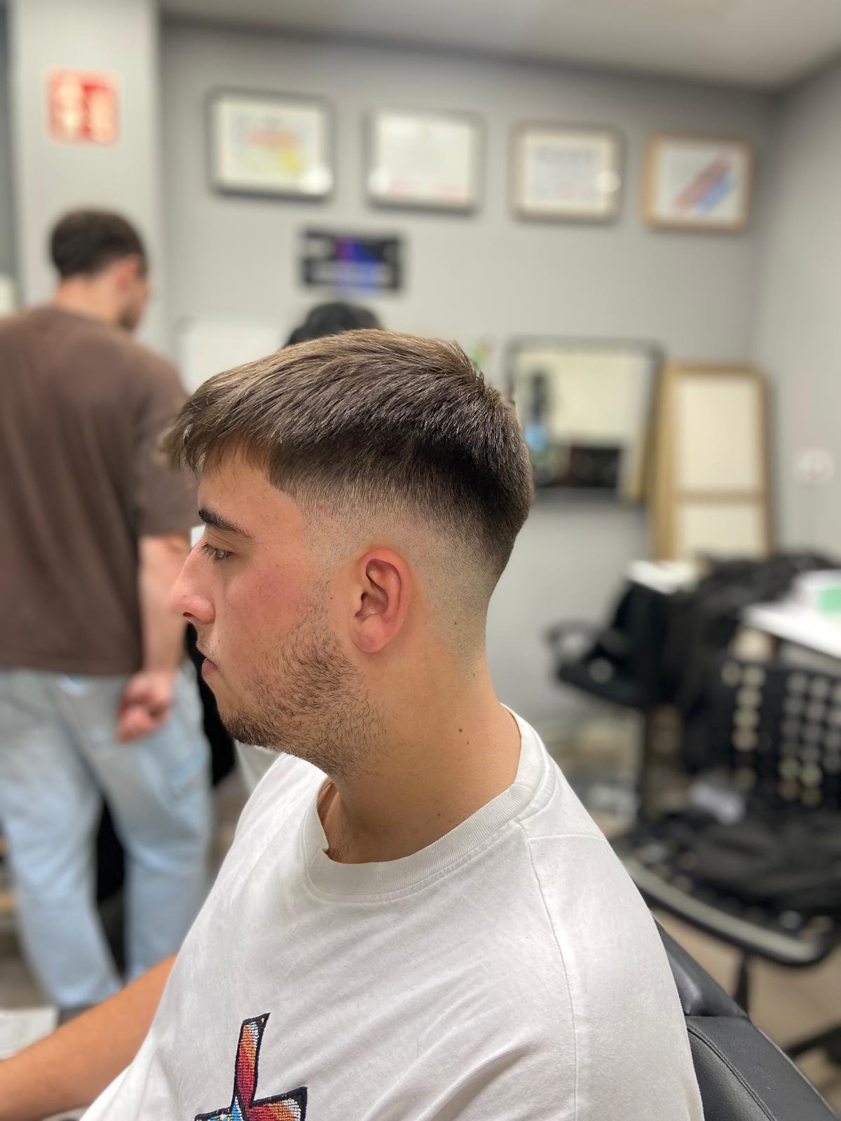 Fade profesional con barba